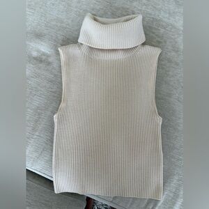 Alice and Olivia XS sleeveless cropped turtleneck